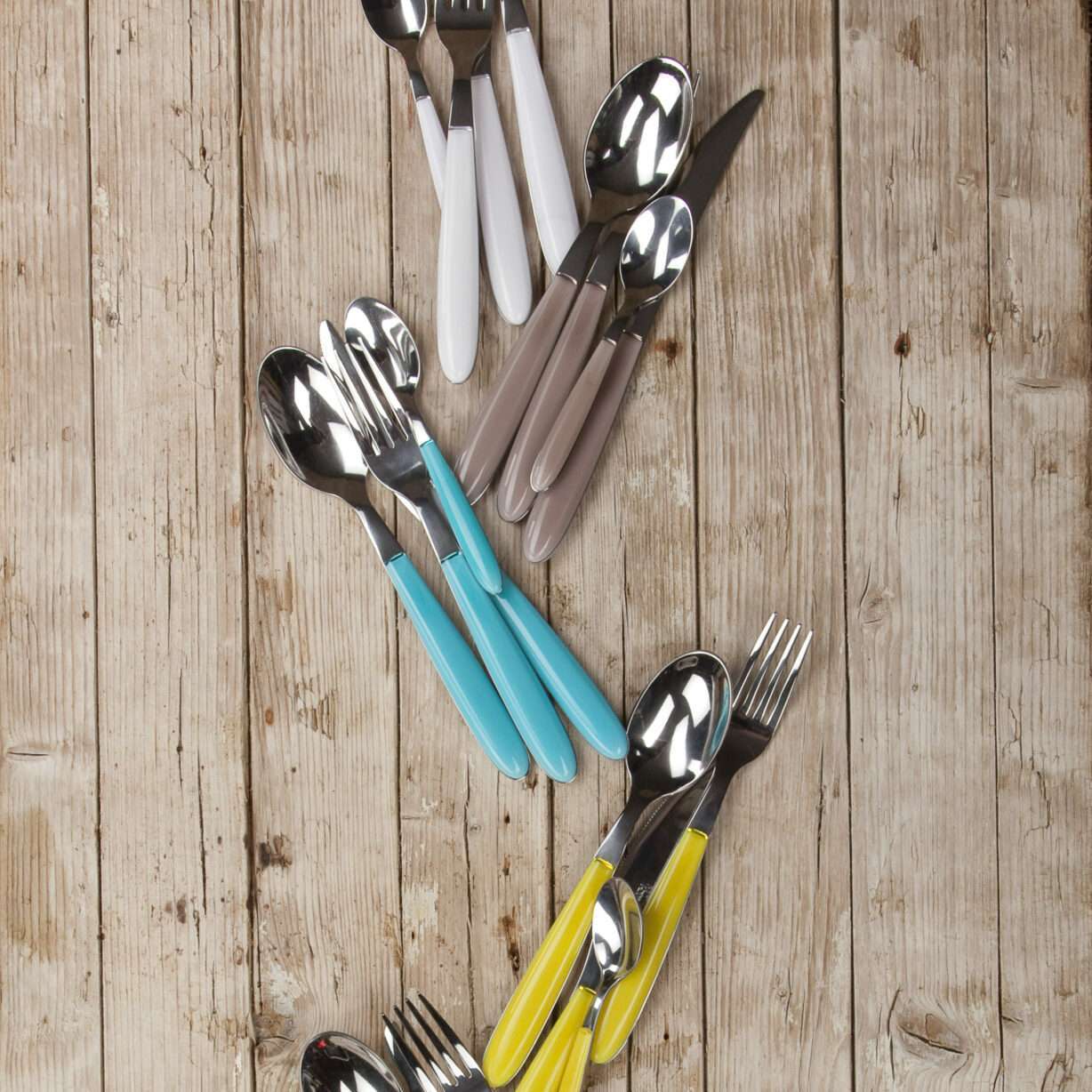 ARCUCCI – JUEGO DE CUBIERTOS CON CUCHILLO TENEDOR CUCHARA CUCHARITA - Azul claro